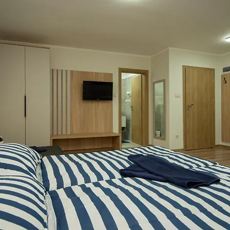 Riverside Apartmanhaz Gyula Exterior photo