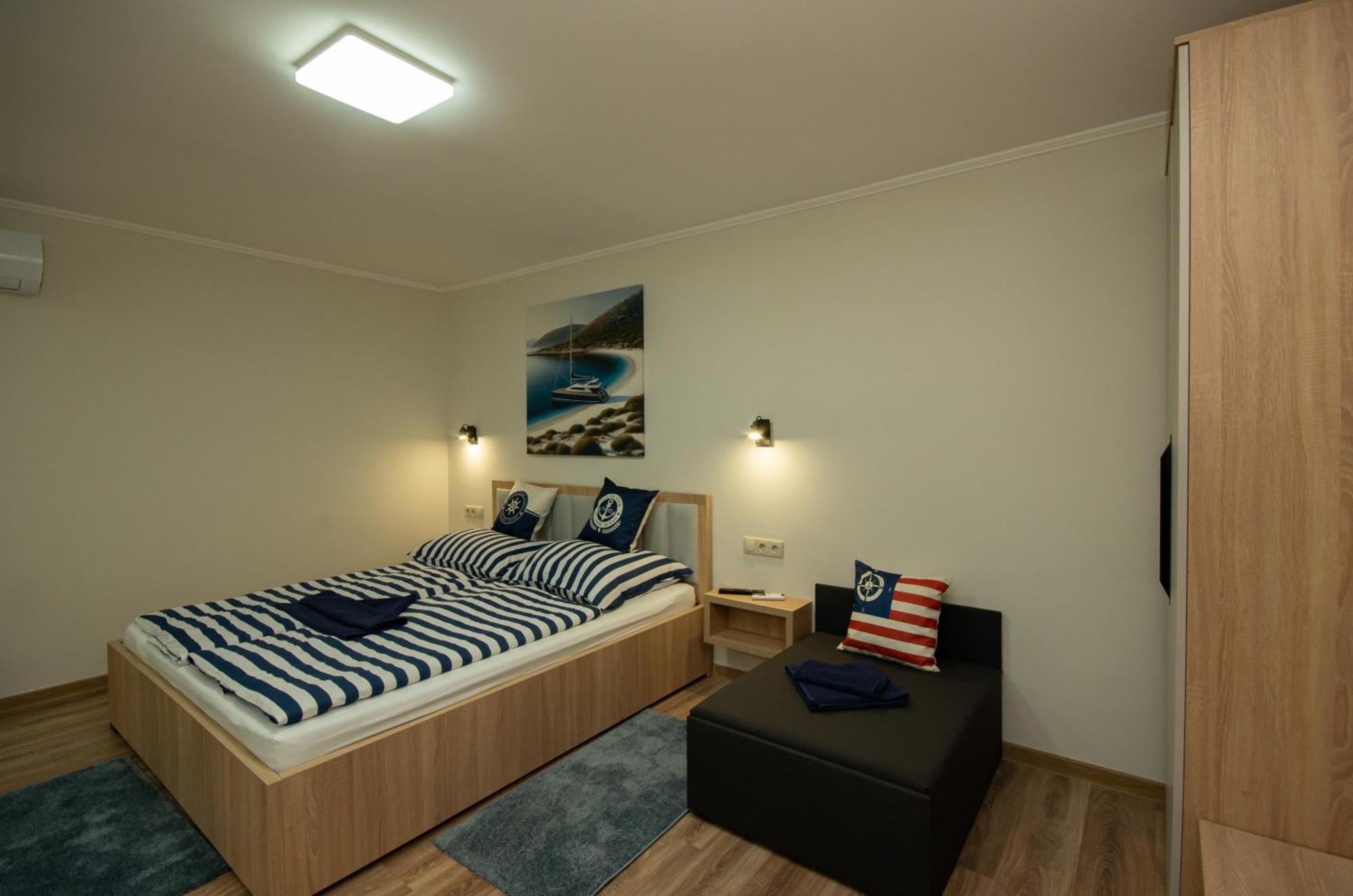 Riverside Apartmanhaz * Jula